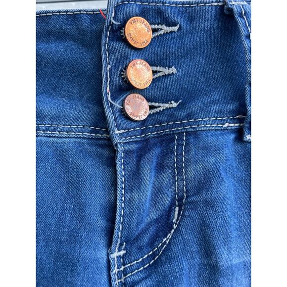 YMI WannaBettaButt? Jean shorts 9 Jr size. Lo-rise - Picture 3 of 10